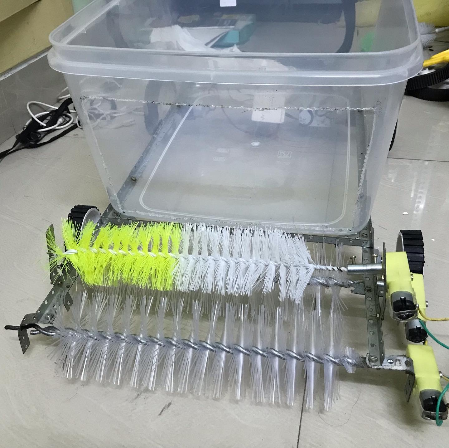 RamuDroid v7 bristle mechanism close-up